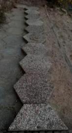 Grote partij 6 hoekige grinttegels  gratis, Tuin en Terras, Ophalen, Beton, Klinkers