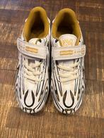 Voetbalschoenen wit met goud en zwart patroon, Maat S, Ophalen of Verzenden, Nieuw, Schoenen