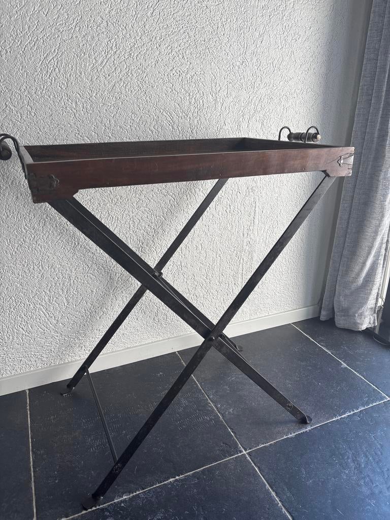 Vintage Bijzettafel met Dienblad - Hout en Metaal, Huis en Inrichting, Tafels | Bijzettafels, Ophalen, Gebruikt, 55 tot 75 cm