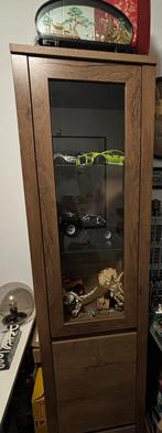 Glazen vitrinekast met houten frame, Huis en Inrichting, Kasten | Vitrinekasten, Ophalen, Minder dan 50 cm, Zo goed als nieuw