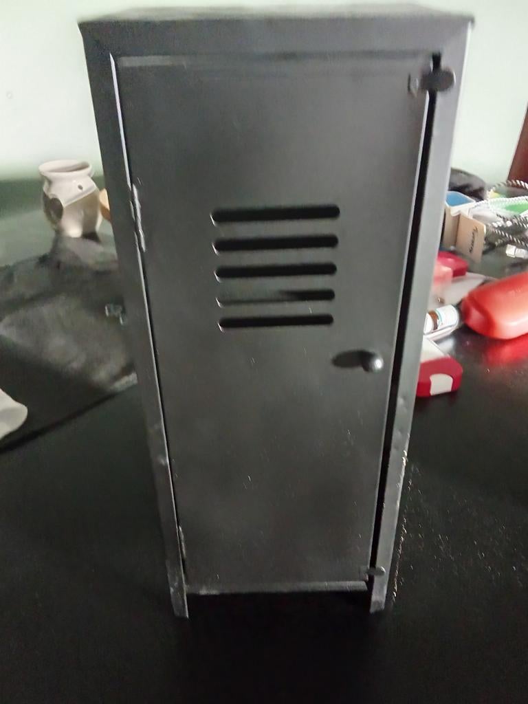 Te koop Mini Metalen locker - Ideaal voor opbergen, Huis en Inrichting, Kasten | Lockerkasten, Ophalen