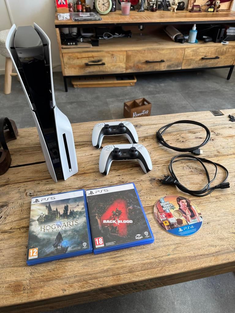 PlayStation 5 Slim Disk Edition (1TB)met 2 controllers, Ophalen, Zo goed als nieuw