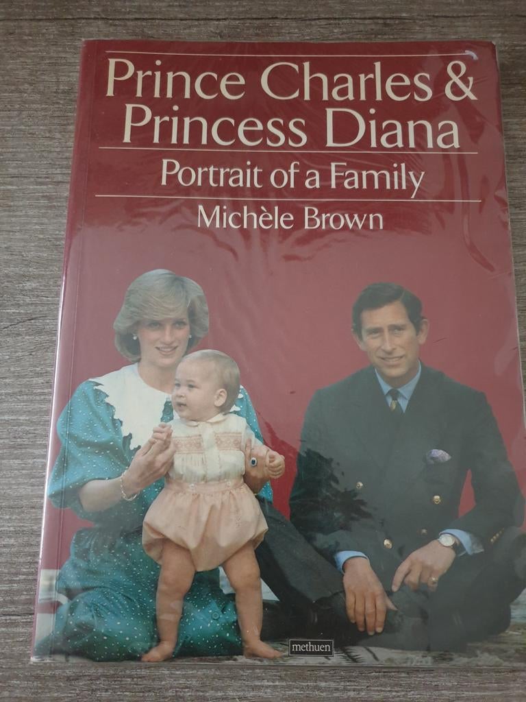 Prince Charles & Princess Diana: Portrait of a Family, Boeken, Ophalen of Verzenden, Gelezen, Michèle Brown
