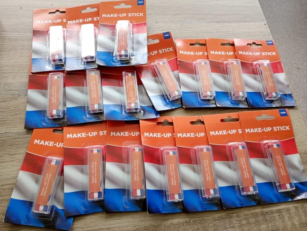 4 oranje heineken shirts / schminkstiften / zonnebrillen, Ophalen, Nieuw, Feestartikel, Oranje of Koningsdag