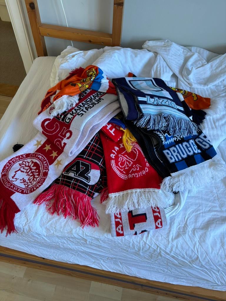 Bundel sjaals van onder andere AZ, Ajax en club brugge, Ophalen of Verzenden, Zo goed als nieuw