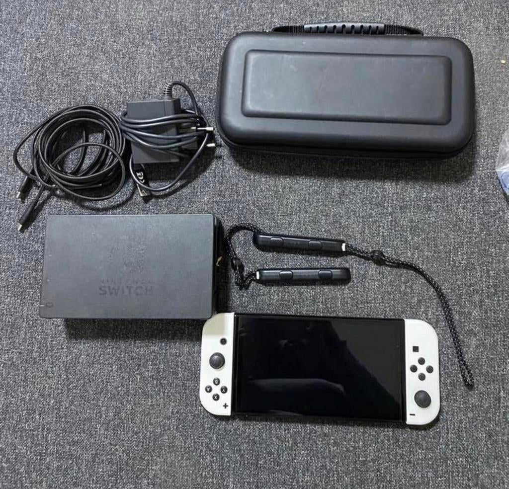 Nintendo Switch OLED Wit met accessoires en hoes, Spelcomputers en Games, Spelcomputers | Nintendo Switch, Switch OLED, Met 2 controllers