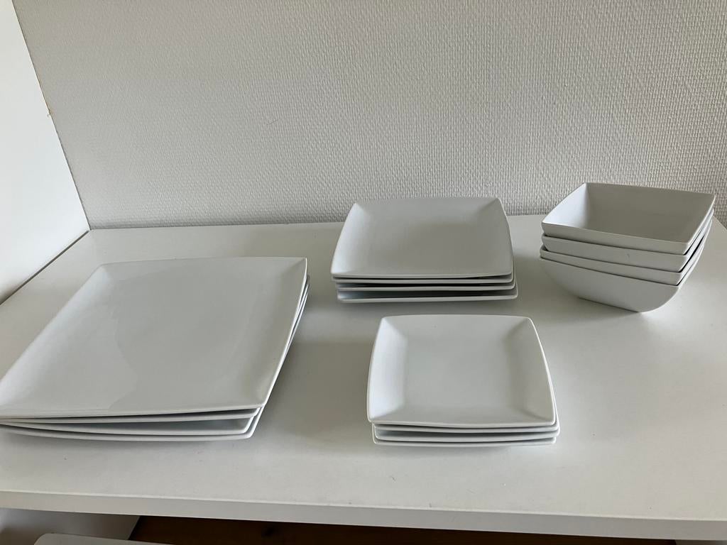 Wit servies 16 delig z.g.a.n., Ophalen, Zo goed als nieuw, Bord(en), Overige stijlen