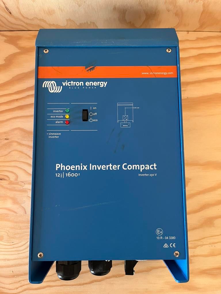 Victron Phoenix Inverter Compact 12/1600, Ophalen of Verzenden, Gebruikt, Kabel of Apparatuur