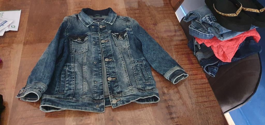 Vingino spijkerjas maat 134, Kinderen en Baby's, Kinderkleding | Maat 134, Ophalen of Verzenden, Zo goed als nieuw, Vingino, Jongen