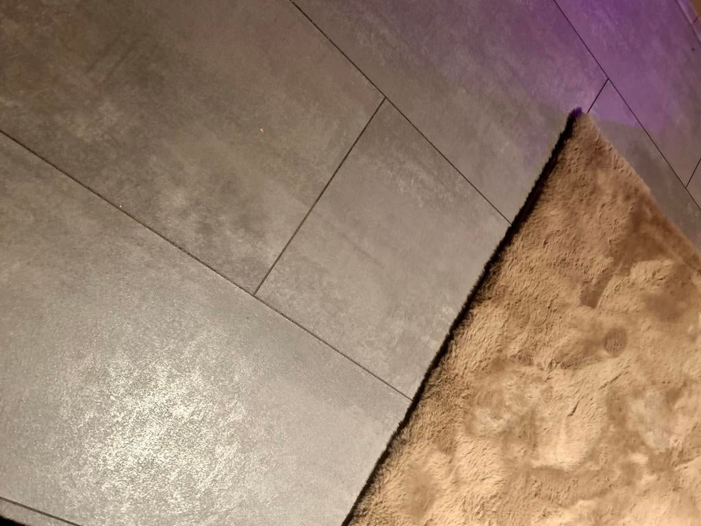 Tegel laminaat beton look gratis afhalen en eraf halen, Huis en Inrichting, Stoffering | Vloerbedekking, Ophalen, Gebruikt, Grijs