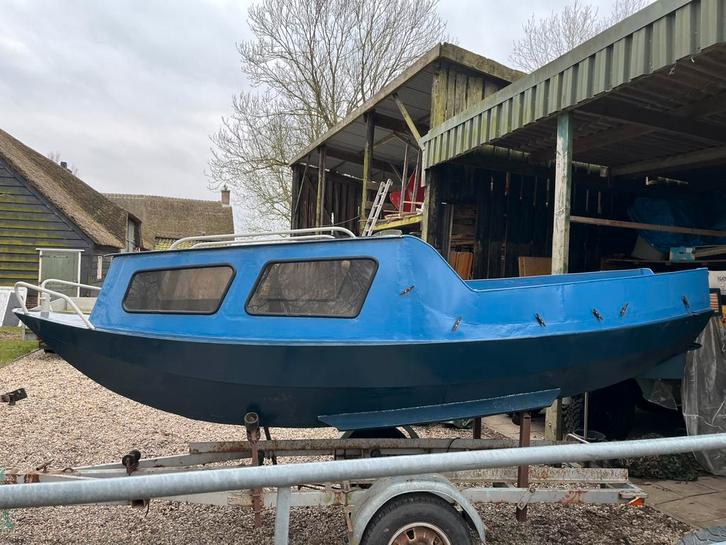 Te koop: Stalen kajuitboot, Watersport en Boten, Motorboten en Motorjachten, Zo goed als nieuw, Staal, Tot 6 meter, Benzine, Minder dan 10 pk