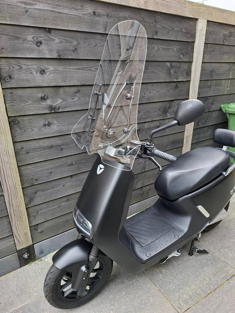 Yadea G5 Elektrische Scooter met Windscherm, Fietsen en Brommers, Ophalen of Verzenden, Zo goed als nieuw, Elektrisch, Overige merken