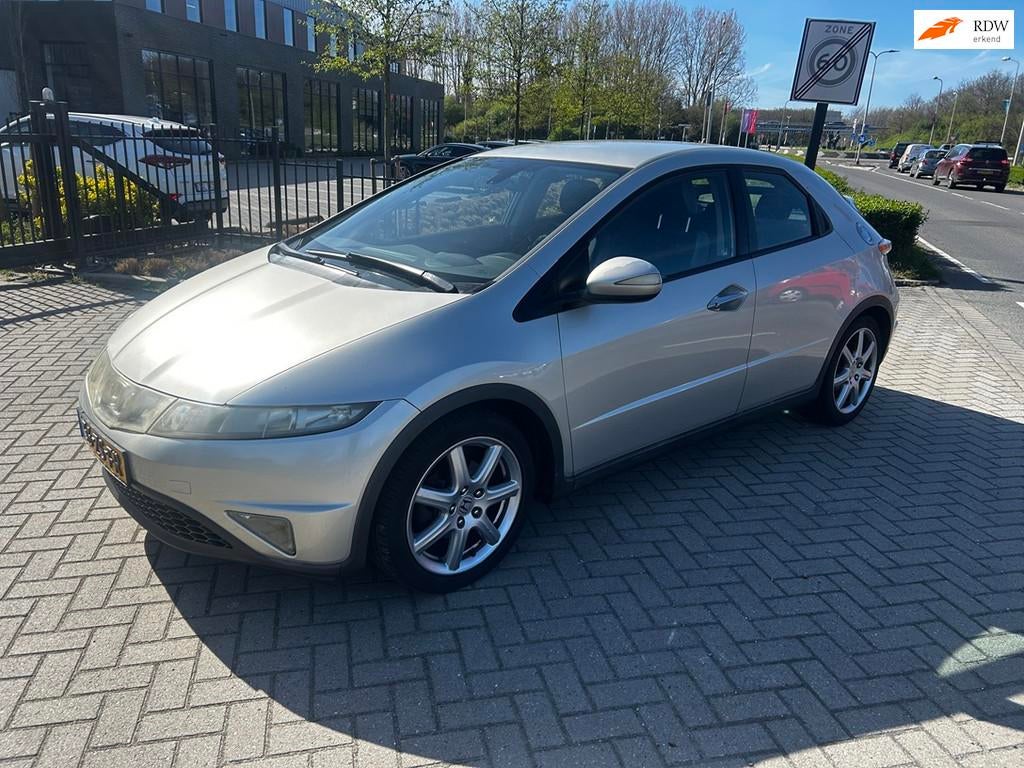 Honda Civic 1.8 Comfort Sport! 6-Bak! AIRCO! NWE APK!, Voorwielaandrijving, Gebruikt, 4 cilinders, Bedrijf