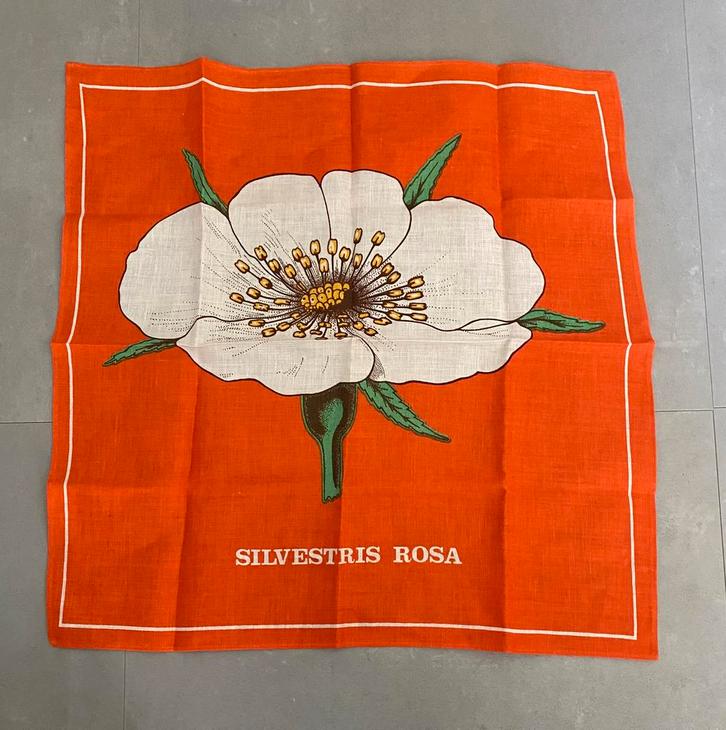 Vintage theedoek 100% linnen. Silvestris Rosa. NIEUW, Huis en Inrichting, Keuken | Textiel, Nieuw, Rood, Verzenden