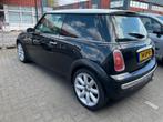 Mini 1.6 Cooper AUTOMAAT • AIRCO • APK 2 - 27 • HALF LEDER !, Auto's, 4 cilinders, 4 stoelen, Zwart, Origineel Nederlands