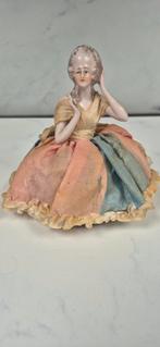 Porseleinen halfdoll met stoffen rok, Ophalen of Verzenden, Pop