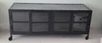 Zwart metalen tv-meubel / dressoir met glazen deuren, Huis en Inrichting, Kasten | Televisiemeubels, Ophalen, Gebruikt, 100 tot 150 cm