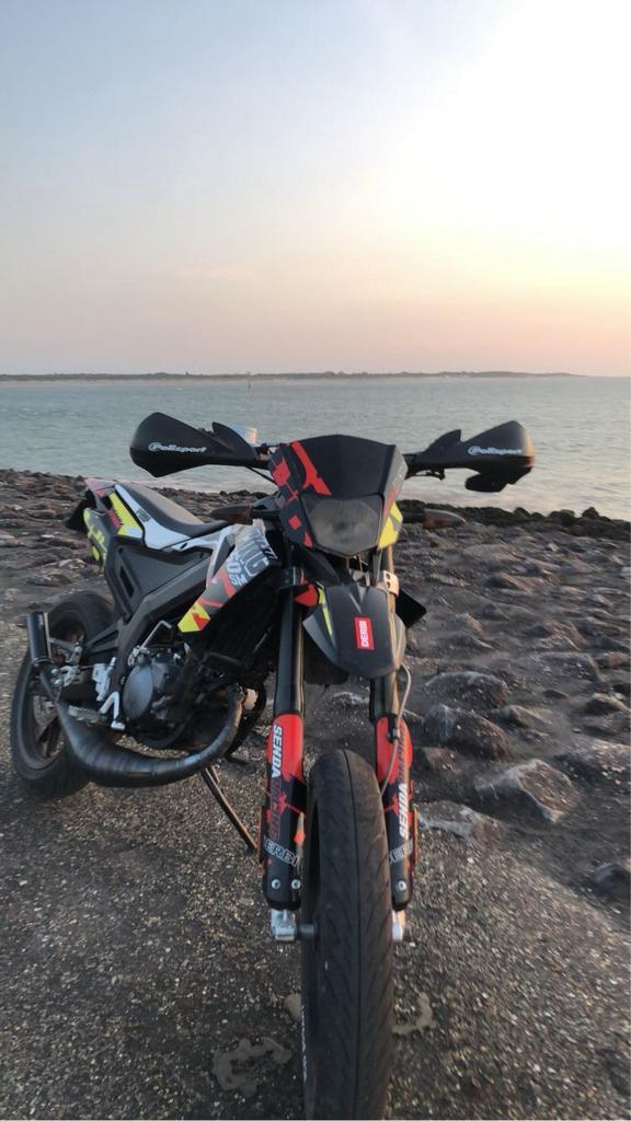 Derbi senda sm 50, Fietsen en Brommers, Brommers | Crossbrommers, Zo goed als nieuw, Derbi, Ophalen