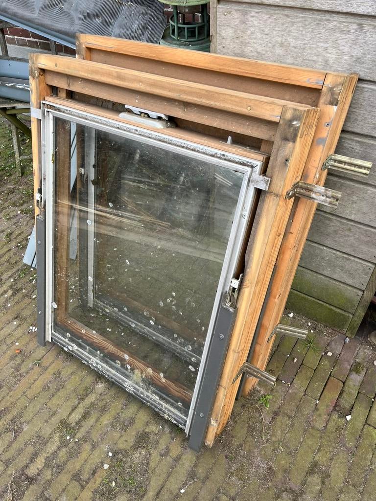 2x Velux GGL 304 dakramen gebruikt compleet met gootstuk, Doe-het-zelf en Verbouw, Glas en Ramen, Ophalen, Gebruikt, Minder dan 80 cm