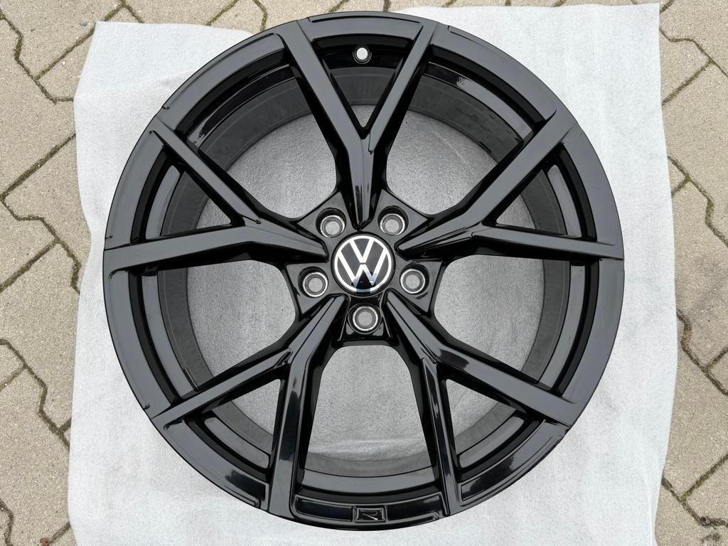 19” INCH ORGINEEL VOLKSWAGEN ESTORIL VELG GOLF 8R ZWART, 19 inch, Velg(en), Nieuw, Ophalen of Verzenden