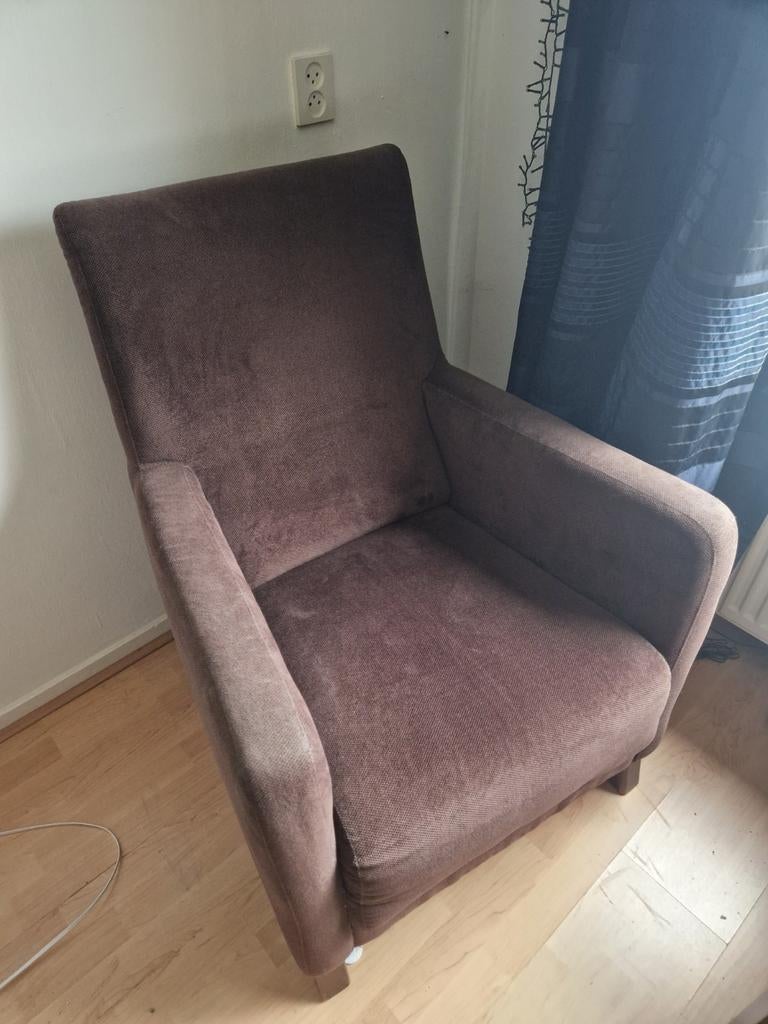 Gratis: 2 comfortabele stoffen lounge stoelen, Ophalen, Gebruikt, Twee, Bruin