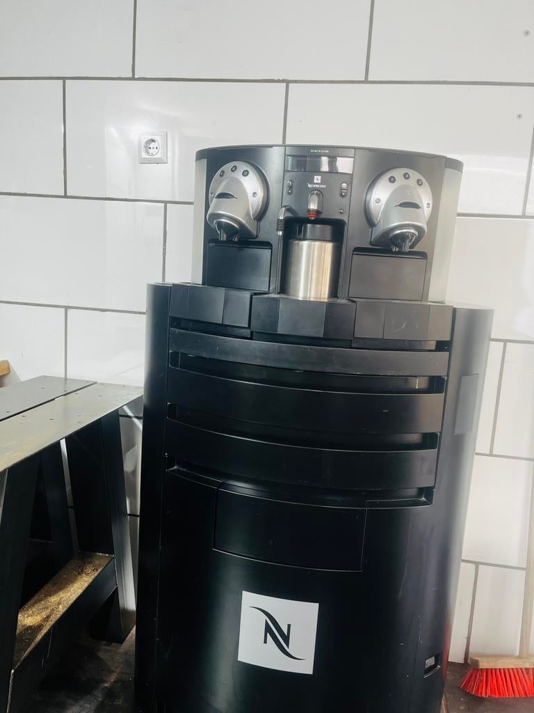 Nespresso profesional geminics220 met onderkast en garantie, Witgoed en Apparatuur, 10 kopjes of meer, Ophalen of Verzenden, Zo goed als nieuw