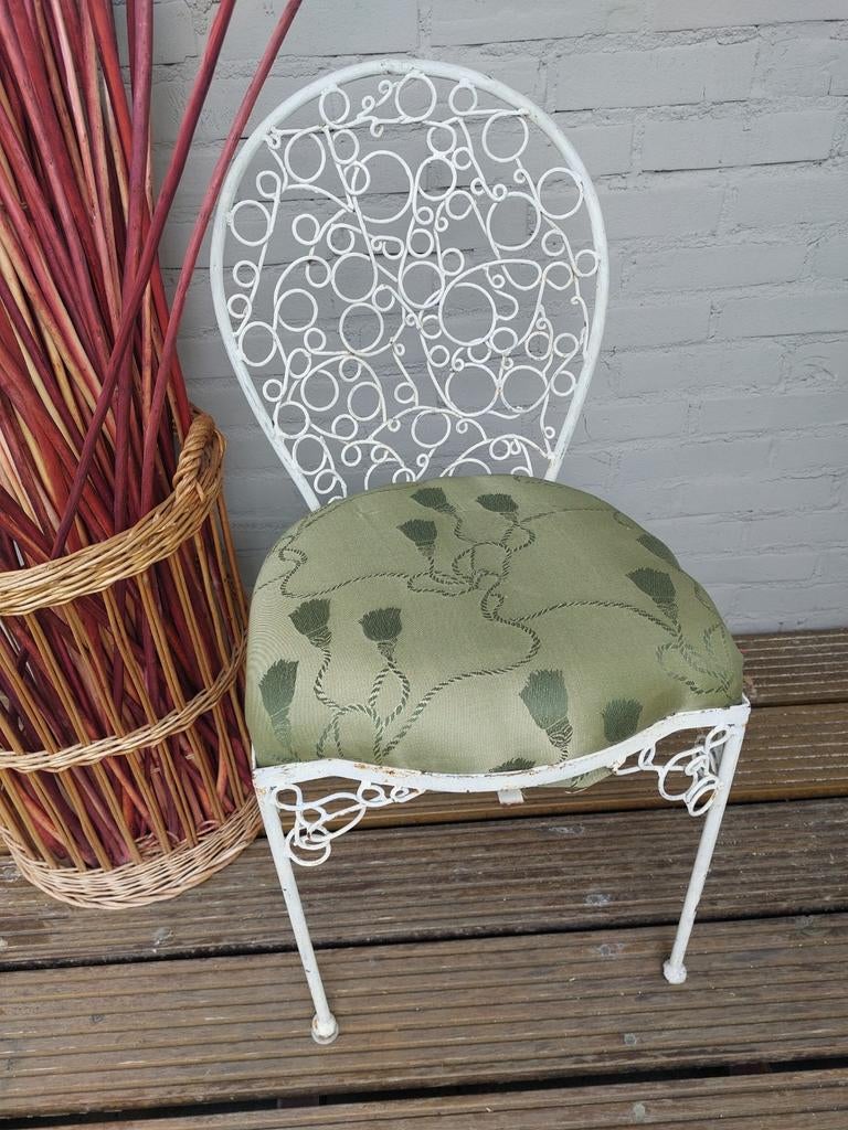 Oud tuinstoeltje, Ophalen