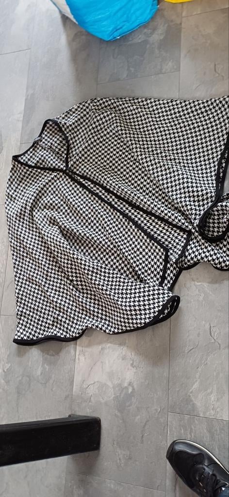 Tka leuke cape een maat, Ophalen of Verzenden, Zo goed als nieuw, Zwart