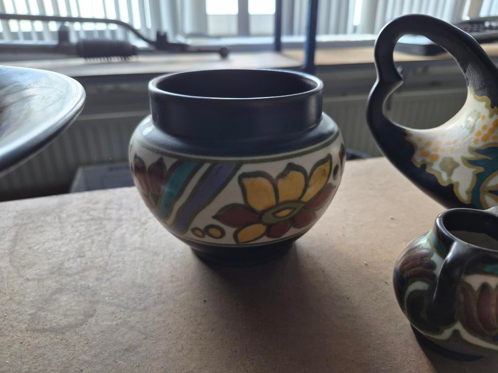 Vintage Gouds Plateel Vaasje - Handgeschilderd Bloemmotief, Antiek en Kunst, Ophalen