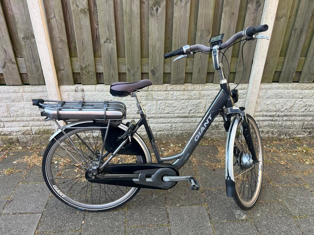 Giant dames elektrische fiets, Gebruikt, 51 tot 55 cm, 30 tot 50 km per accu, Giant