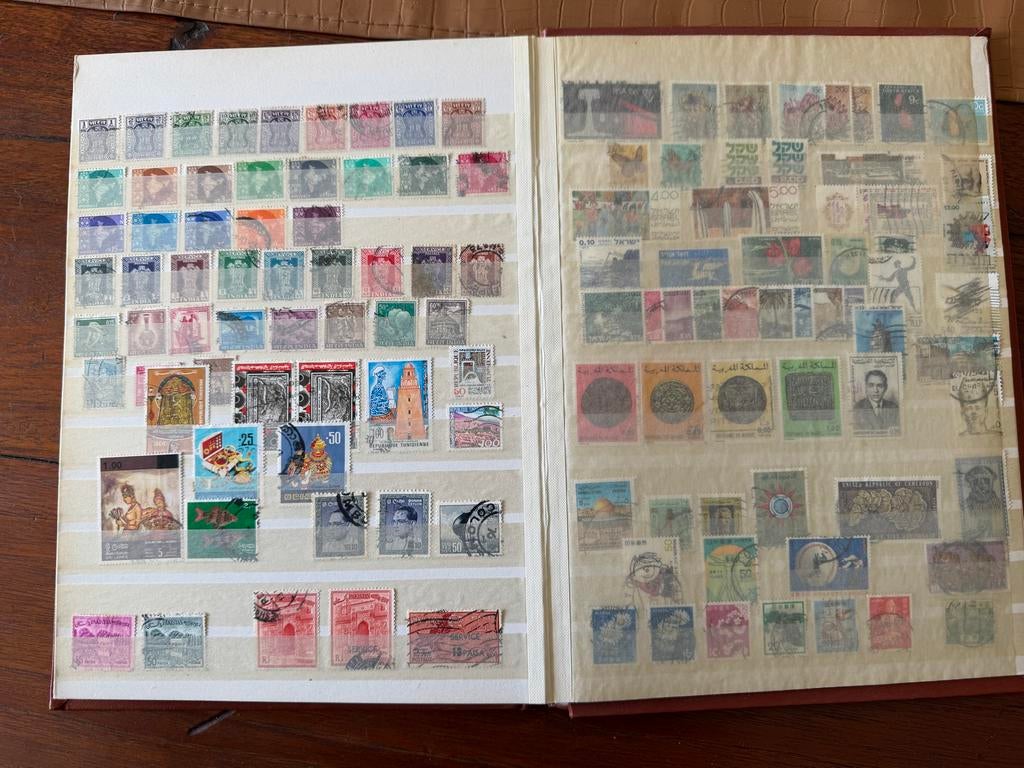 Verzameling postzegels in album - diverse landen, Ophalen of Verzenden, Na 1940, Gestempeld