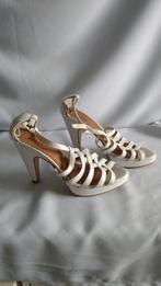 Witte hakken pumps bronx maat 38, Kleding | Dames, Schoenen, Bronx, Wit, Ophalen of Verzenden, Zo goed als nieuw