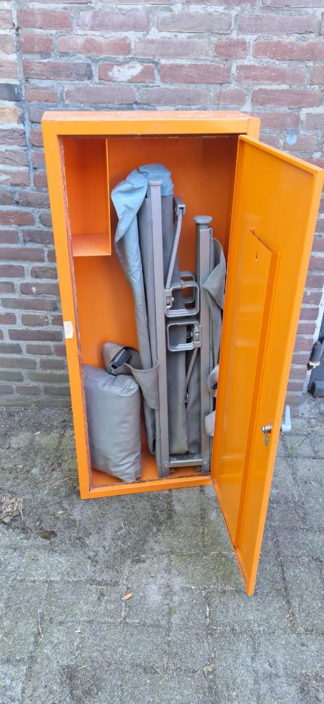 Militaire veldbrancard + metalen opbergkast, Ophalen of Verzenden, Landmacht, Nederland, Overige typen
