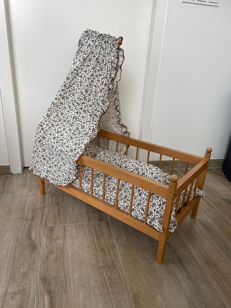 Door grootvader gemaakt poppenbedje, Ophalen, Gebruikt