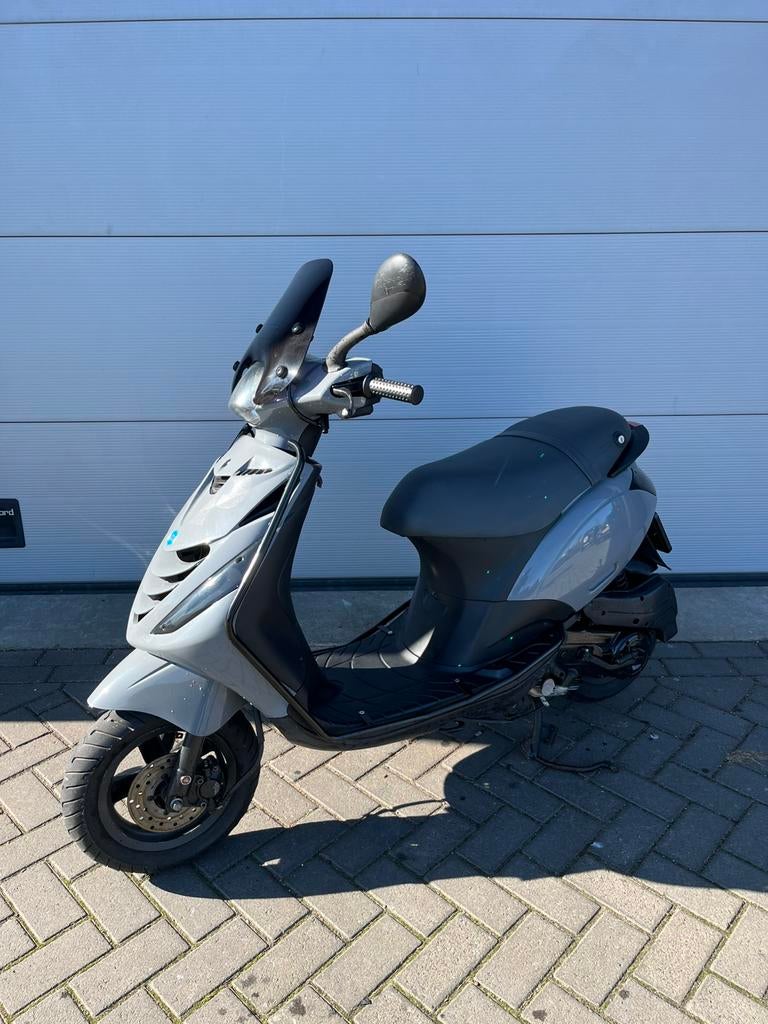 Piaggio zip 4 takt 50cc 2v Sp line Nardo Grey Digitale Dash, Ophalen of Verzenden, Zo goed als nieuw, Benzine, Zip