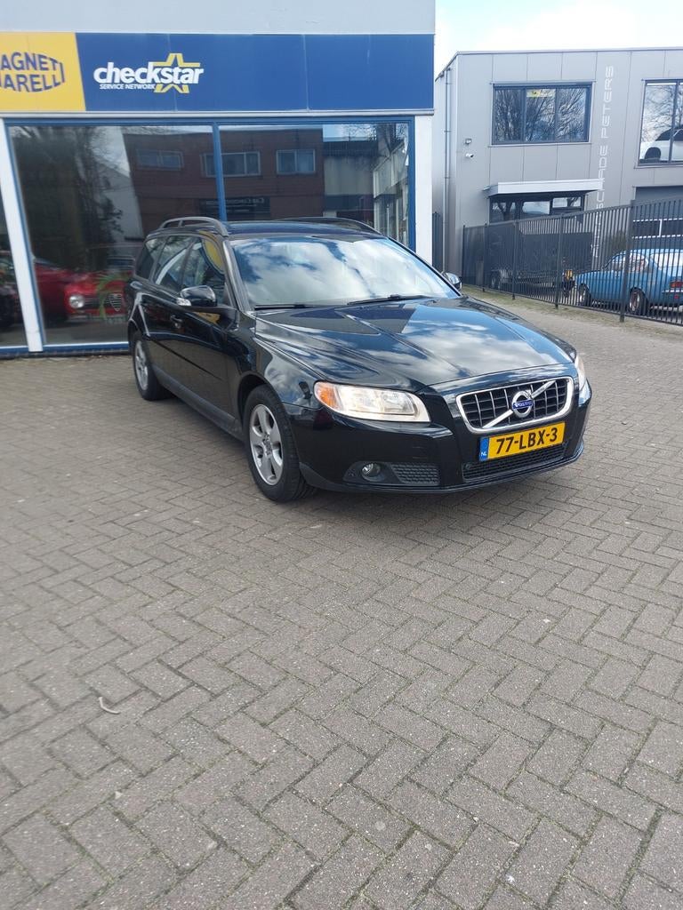 Volvo V70 2.0T 203 pk 2010 Zwart, Auto's, Euro 5, 1800 kg, 4 cilinders, Zwart