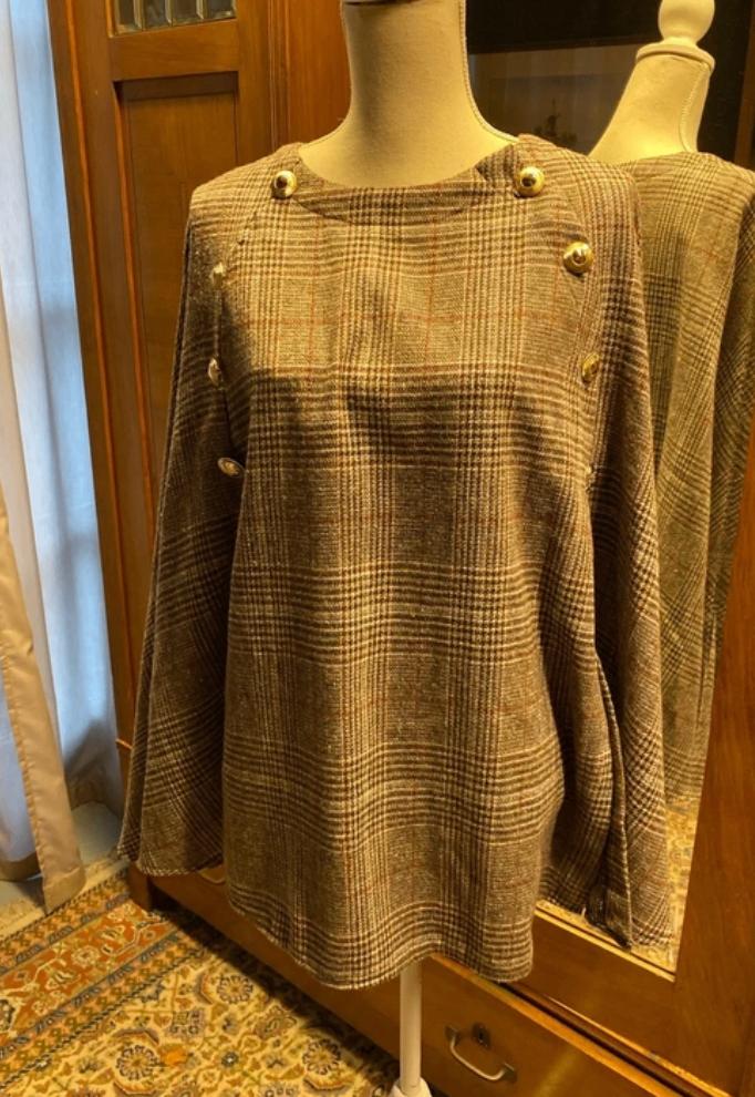 klassieke poncho voor de koelere dagen/avonden, Kleding | Dames, Overige kleuren, Maat 42/44 (L), Ophalen of Verzenden, Zo goed als nieuw
