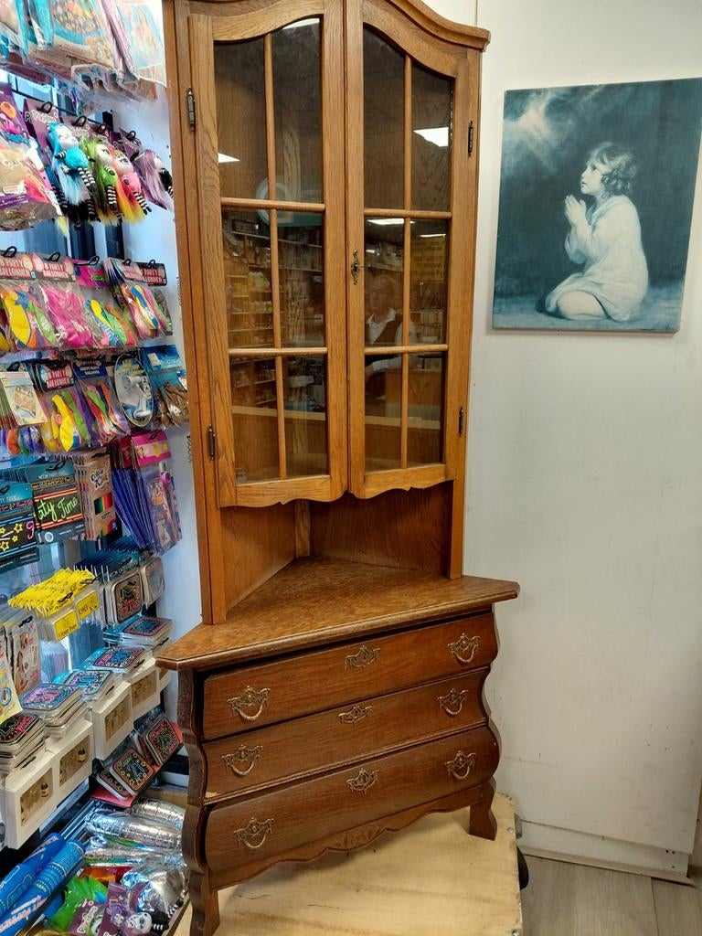 Leuke eiken hoekkast., Huis en Inrichting, Kasten | Vitrinekasten, Gebruikt, Glas, 150 tot 200 cm, 25 tot 50 cm