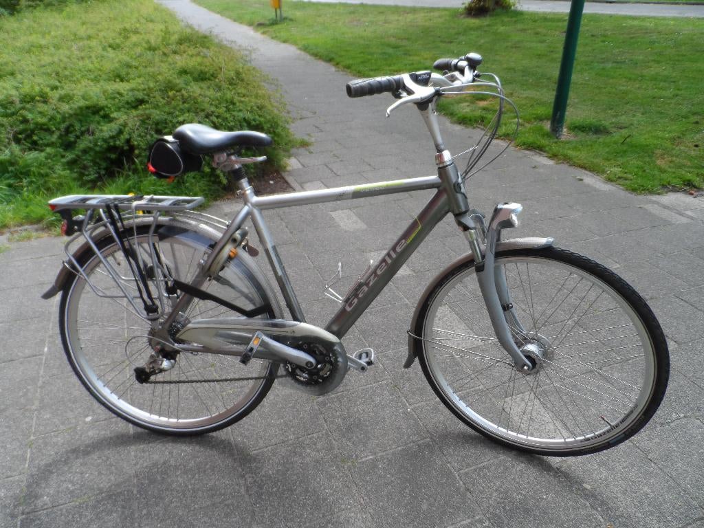 GAZELLE   MEDEDO  PLUS, STADS-  TOUR  FIETS, Fietsen en Brommers, Ophalen, Zo goed als nieuw, Schijfrem, Gazelle