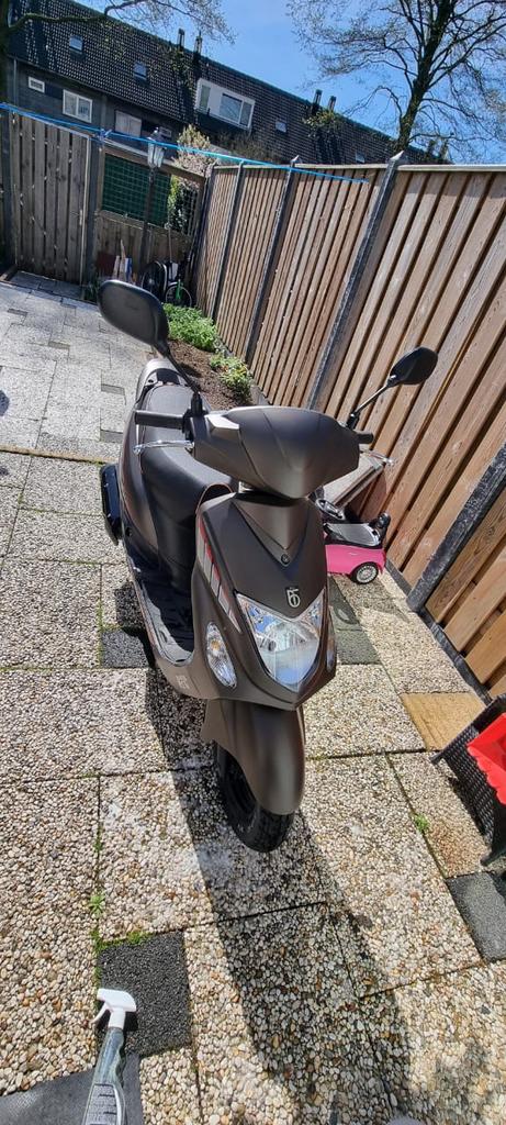 Scooter in topstaat – klaar voor gebruik, Fietsen en Brommers, Snorfietsen en Snorscooters, Zo goed als nieuw, Benzine, Ophalen