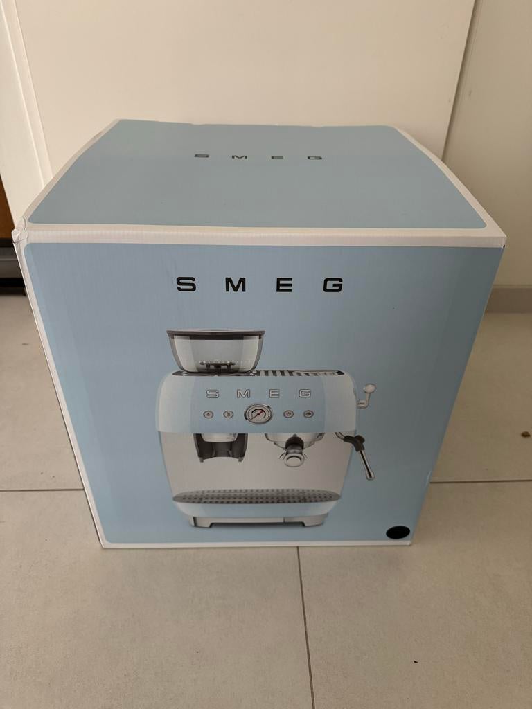 Nieuwe Smeg EGF03BLEU Espressomachine Zwart, Witgoed en Apparatuur, Koffiezetapparaten, Afneembaar waterreservoir, Espresso apparaat