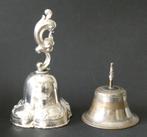 Zilveren tafelbel met voluten en bloemversieringen Jl. 1865, Verzenden, Zilver