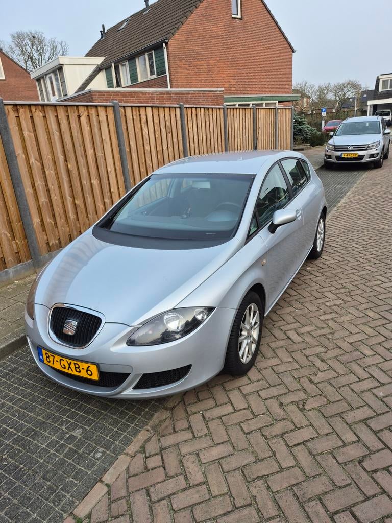 Seat Leon 1.6 75KW 2007 Grijs, Auto's, Seat, Stof, 4 cilinders, Leon, Airbags