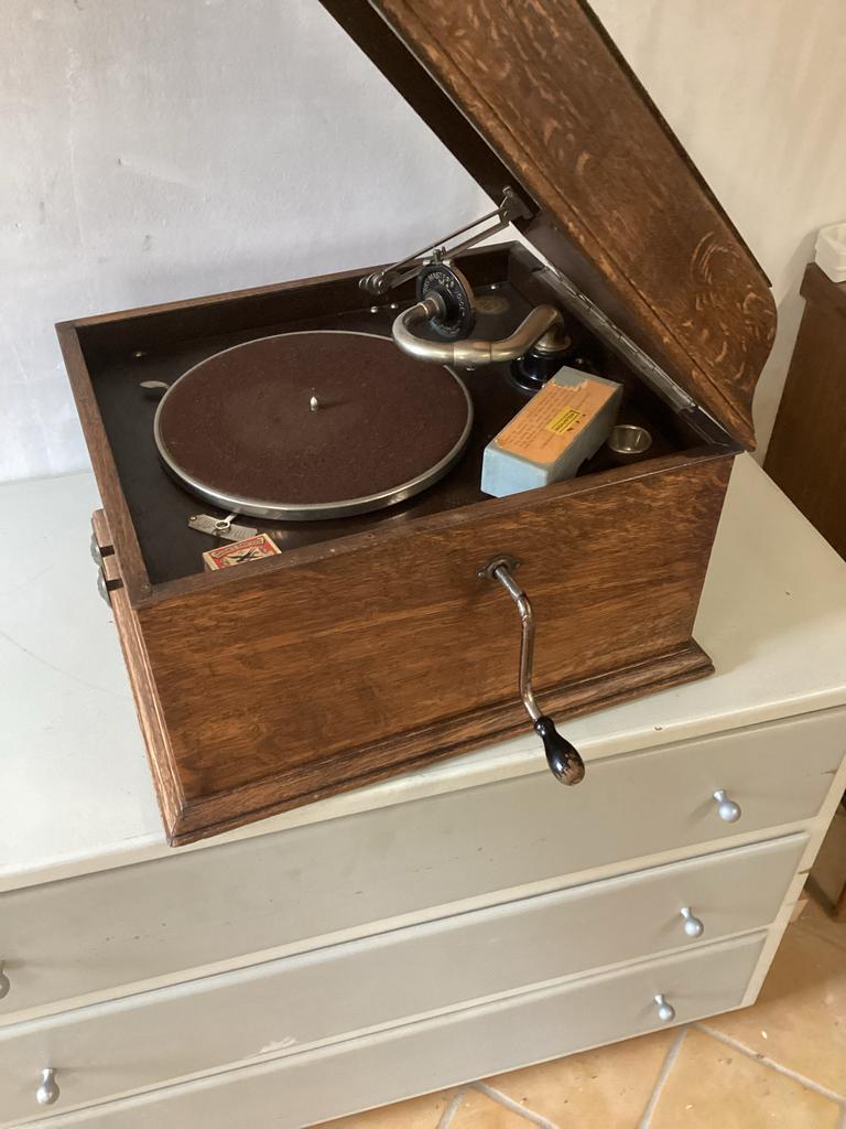 Oude platenspeler met bakelieten platen, Ophalen, Gebruikt, Platenspeler, Overige merken