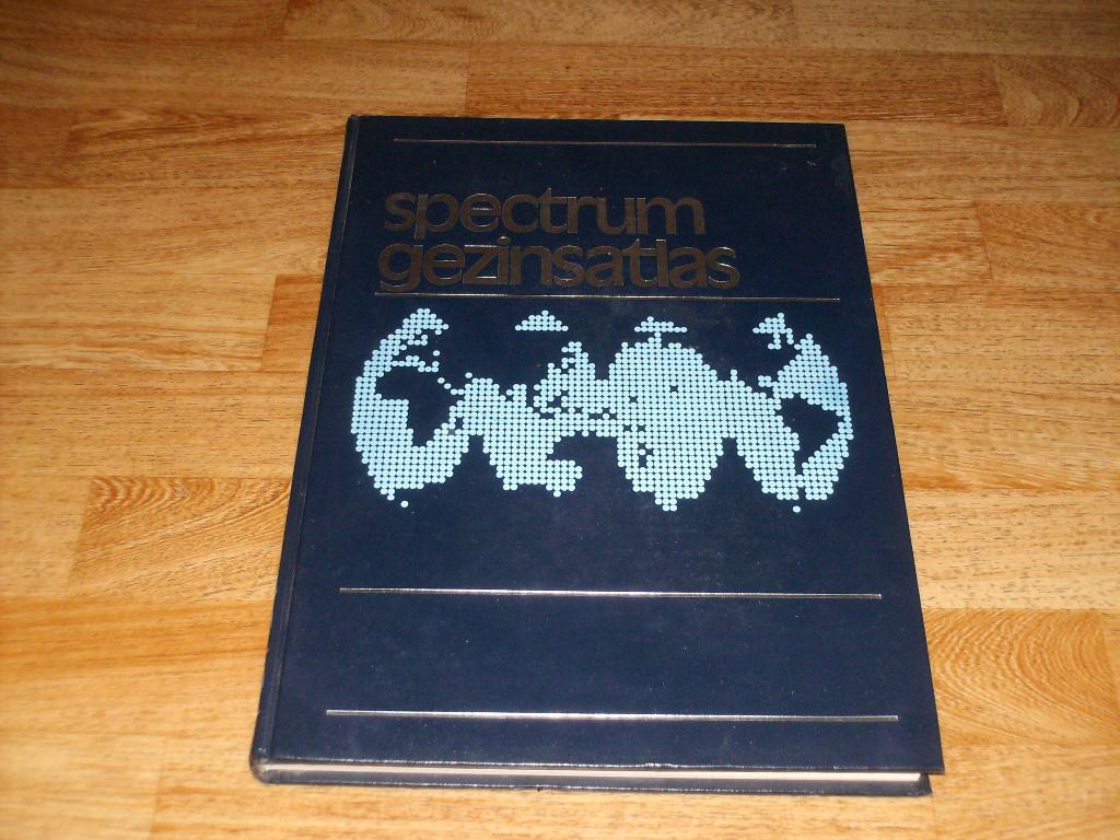 spectrum gezinsatlas z.g.a.n, Boeken, Atlassen en Landkaarten, Gelezen, Overige atlassen, Overige gebieden, Ophalen of Verzenden