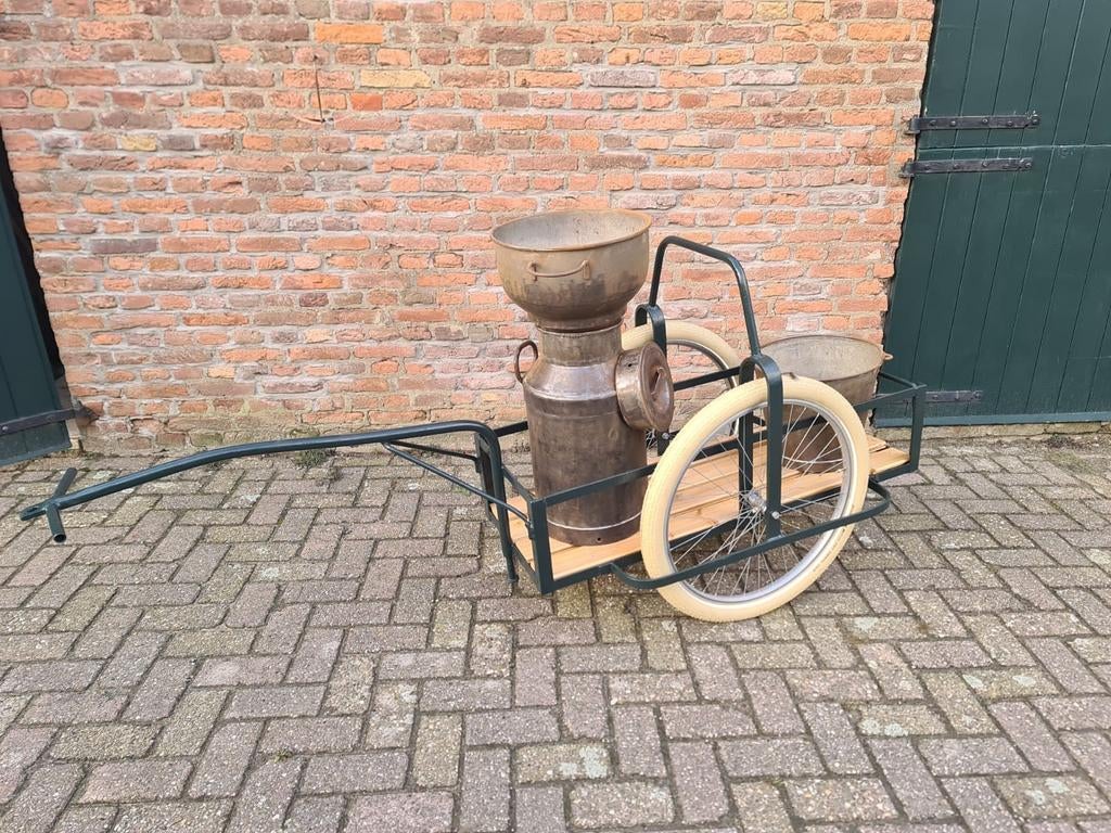 Antieke melkkar met melkbussen - Decoratief object, Ophalen