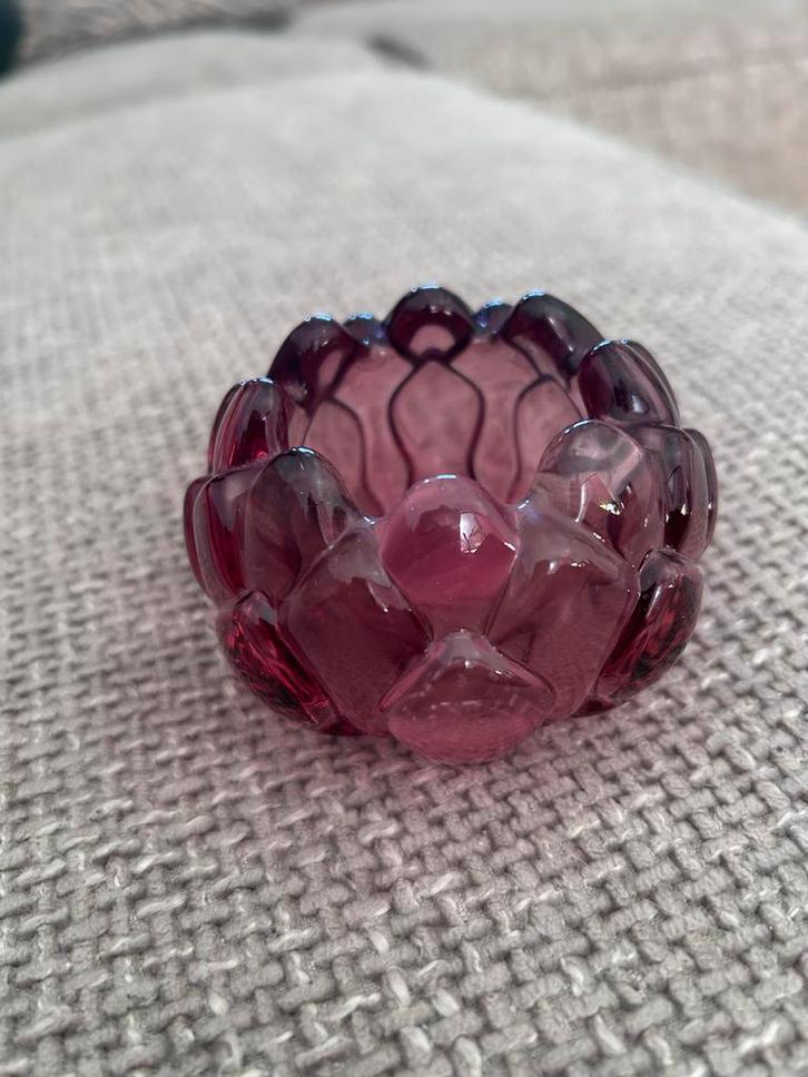 Glazen Lotus Waxinehouder - Paars, Huis en Inrichting, Woonaccessoires | Kandelaars en Kaarsen, Zo goed als nieuw, Kandelaar, Minder dan 25 cm