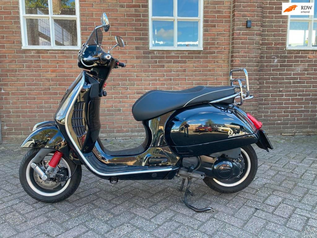 Vespa Scooter GTS 300 i.e. Super motorscooter Bj 2009 Gianne, Scooter, Sportuitlaat, Bedrijf, Langestraat
7891GN  Klazienaveen, NL