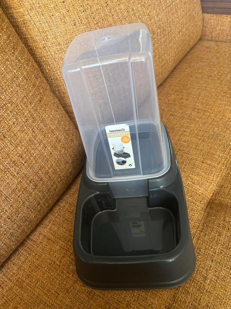 Katten voerbak Beeztees, Ophalen of Verzenden, Zo goed als nieuw