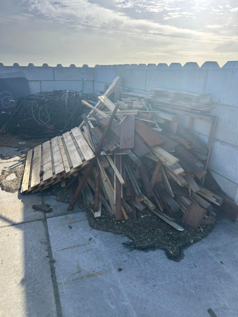 Pallets en houtresten voor de kachel!, 3 tot 6 m³, Ophalen, Overige houtsoorten, Blokken